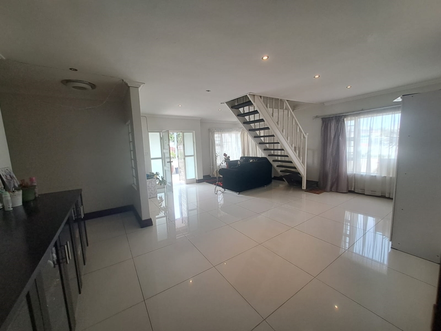 6 Bedroom Property for Sale in Athlone Western Cape